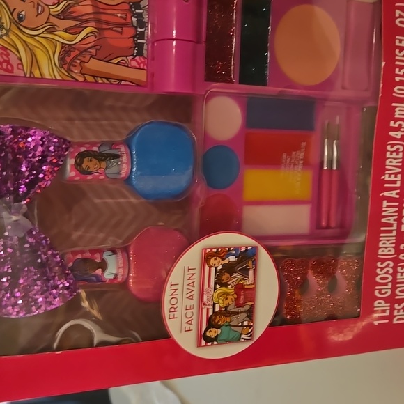 New in Box Barbie Make Up set - Picture 2 of 3